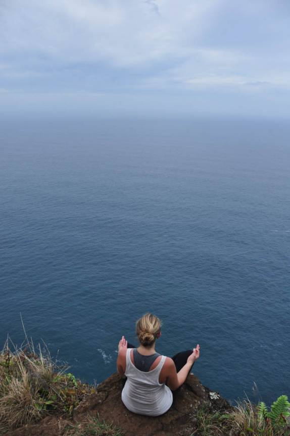 Momento de relaxamento depois de grande subida na trilha para o Kalalao, na Na'Pali Coast, em Kauai, no Havaí